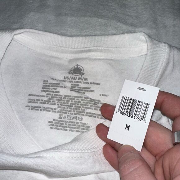 Disney Parks Unisex White Minnie Mouse Graphic Castle Tee Medium NWT - Picture 6 of 8